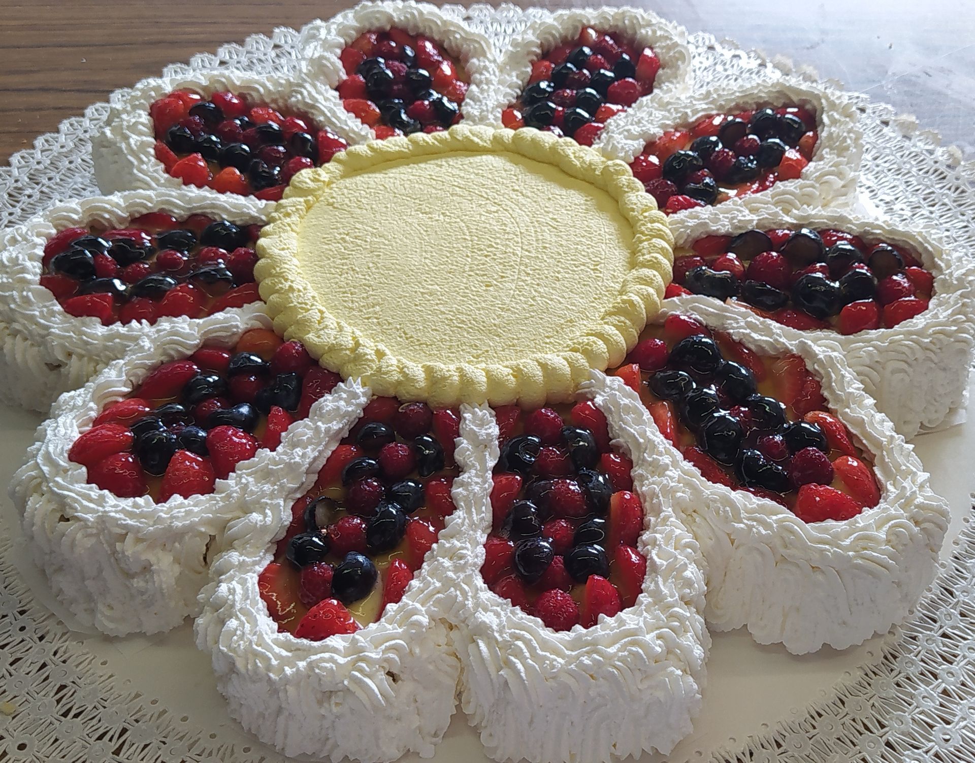Torta a forma di margherita Pasticceria Grassi