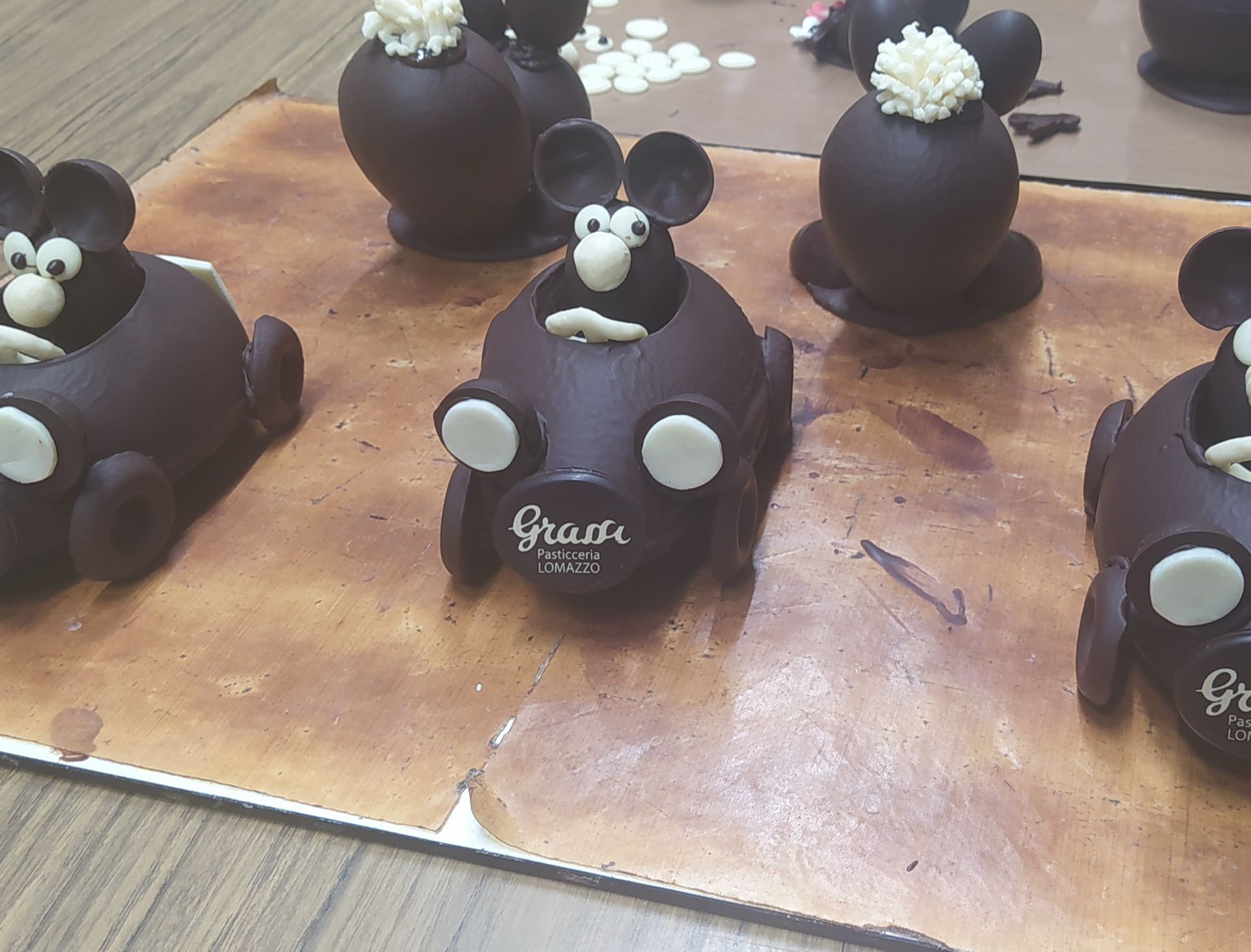 Uccellini di cioccolato decorati per Pasqua